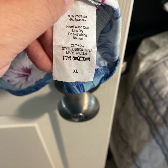 Sleeveless tropical print dress with pockets! - Picture 5 of 8